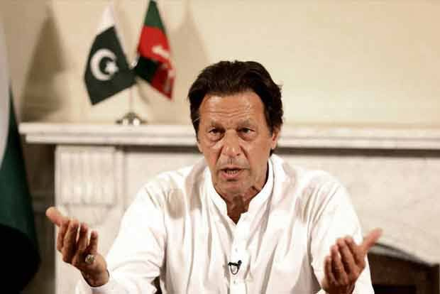 Pakistani Islamists await deadline they set for PM to resign
