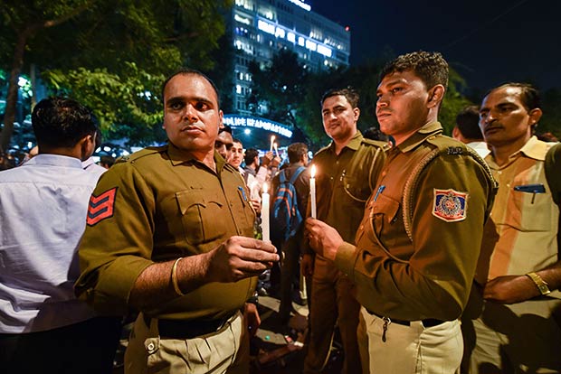 Delhi police ends 11-hour long protest