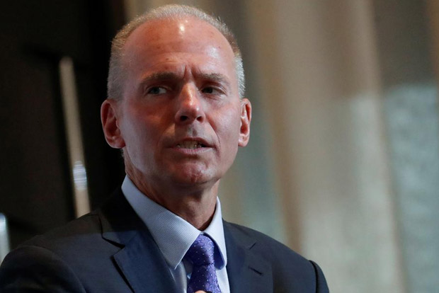 Boeing Chairman praises Muilenburg, signals he will stay
