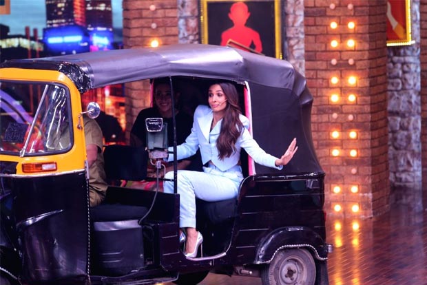 Malaika ditches car, hops into an autorickshaw