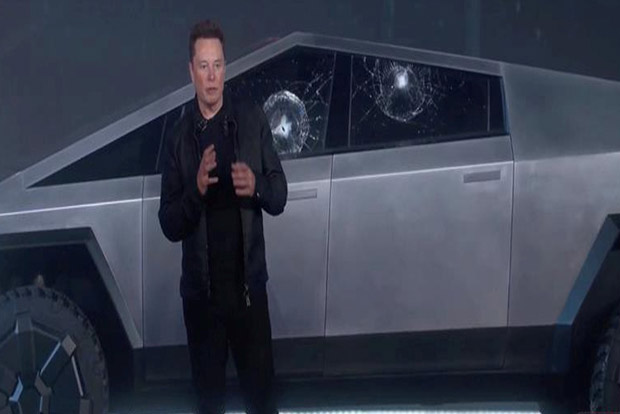 Tesla’s e-pick up ‘cracks’ under pressure on debut