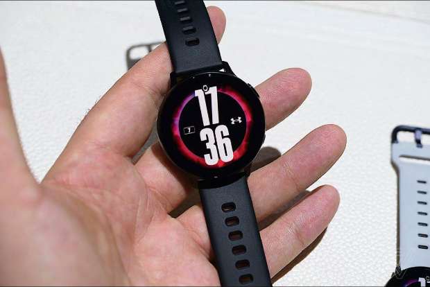 Samsung Galaxy Watch 4G: Make calls as you jog, drive Samsung Galaxy Watch 4G: Make calls as you jog, drive