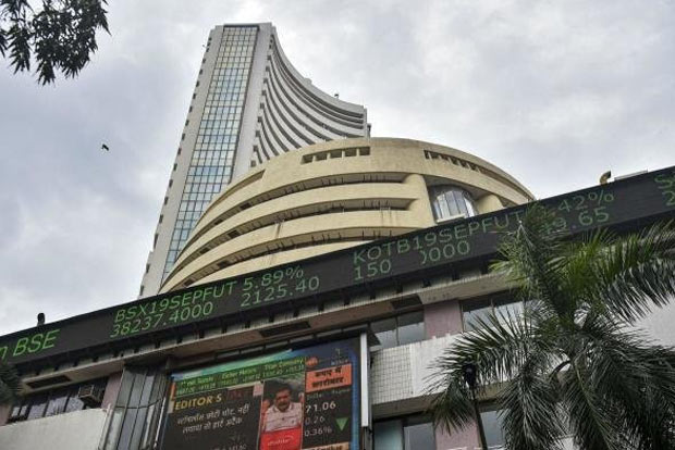 RIL first Indian firm to hit Rs 10 lakh cr m-cap mark RIL first Indian firm to hit Rs 10 lakh cr m-cap mark