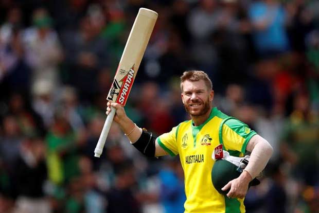 Warner, Burns play rock-paper-scissors in Adelaide