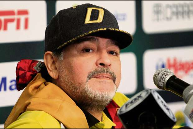 Maradonas 10-man Gimnasia hold Banfield