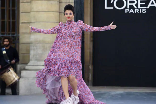Aishwaryas Paris Fashion Week look gets mixed reactions