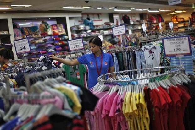 Retail stores face 30 percent loss due to online Indian festive sales