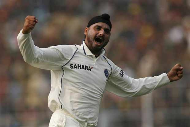 Bhajji 2.0: Girl emulates Harbhajans bowling action, video goes viral Bhajji 2.0: Girl emulates Harbhajans bowling action, video goes viral