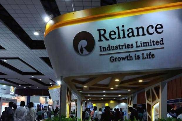 RIL aircraft ferries 6,000 PPE kits to Mumbai