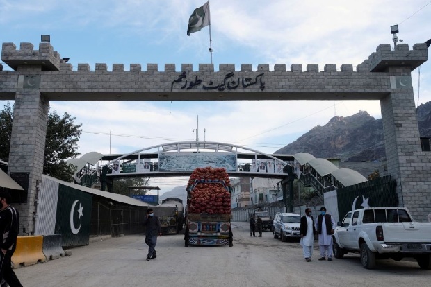 Pak-Afghan border crossings opened temporarily