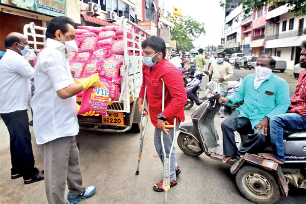 Stalin asks govt to curb rising prices before hunger deaths happen