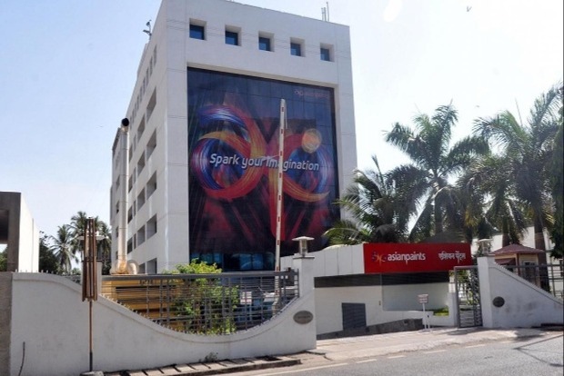 Asian Paints flags cash flow problems, seeks 30-day additional credit