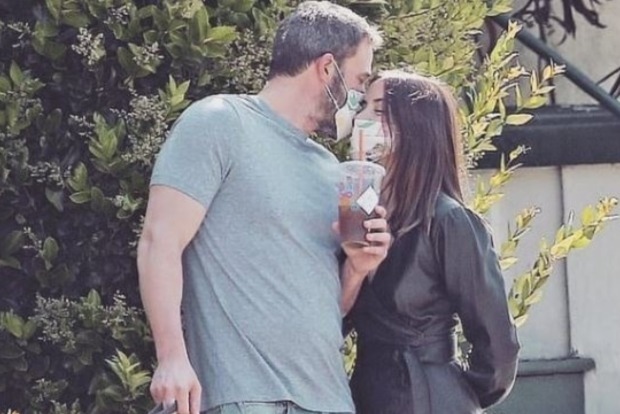 Love in time of quarantine: Ben Affleck, Ana de Armas kiss with masks on