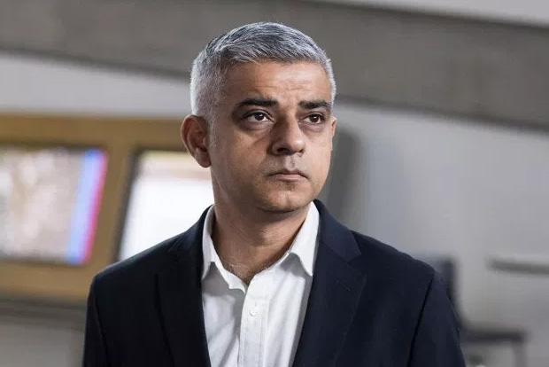 London Mayor calls for compulsory face masks London Mayor calls for compulsory face masks