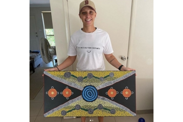 Ashleigh Gardner beating boredom with art