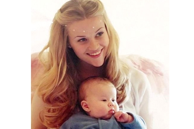 Reese Witherspoon opens up on battle with postpartum depression Reese Witherspoon opens up on battle with postpartum depression