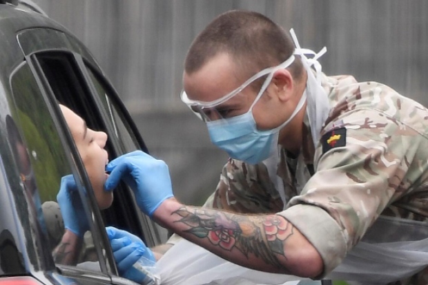 UK government faces mounting criticism over protection clothing shortages