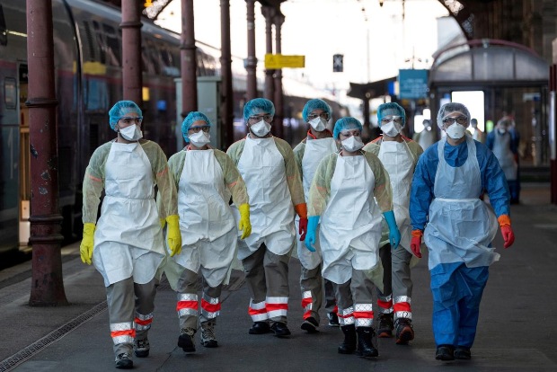 France nears 20,000 COVID deaths but situation improving France nears 20,000 COVID deaths but situation improving