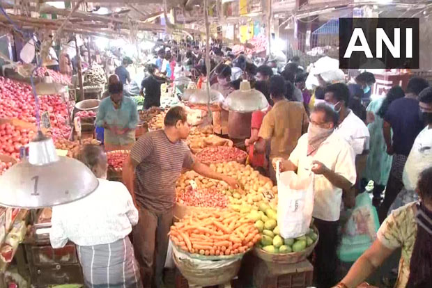 Long queues outside Chennai, Coimbatore grocery stores ahead of curfew