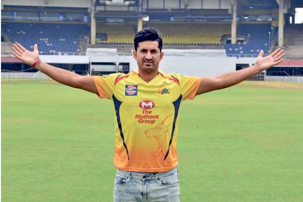 Dhoni is a true leader, says Mohit Dhoni is a true leader, says Mohit