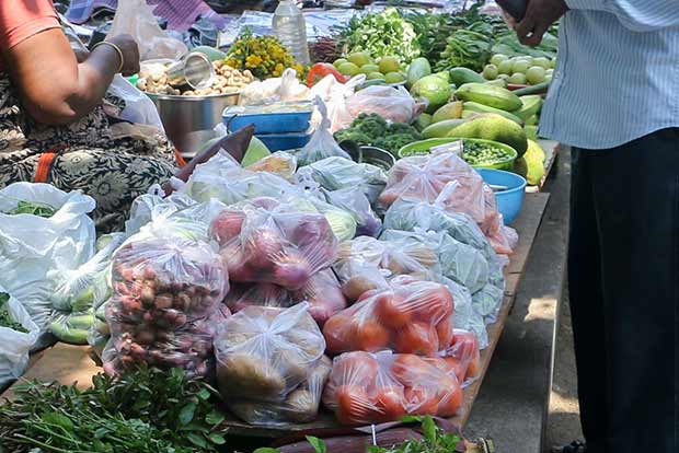 Farmers, buyers from Sonipat stopped from coming to Azadpur mandi