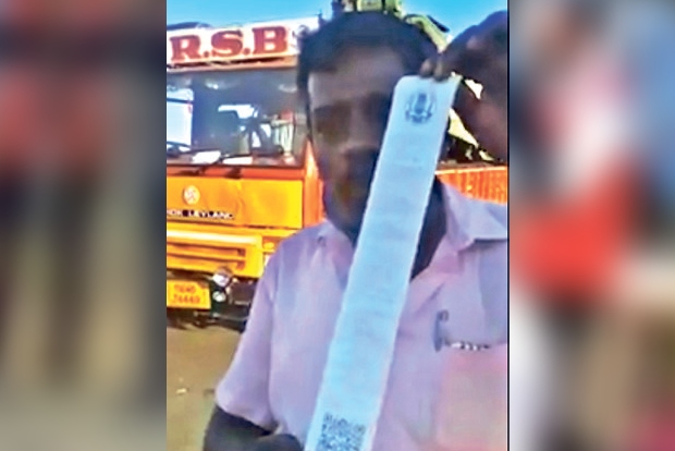 Traffic inspector seeks Rs 300 bribe, moved to AR in Tiruvallur Traffic inspector seeks Rs 300 bribe, moved to AR in Tiruvallur