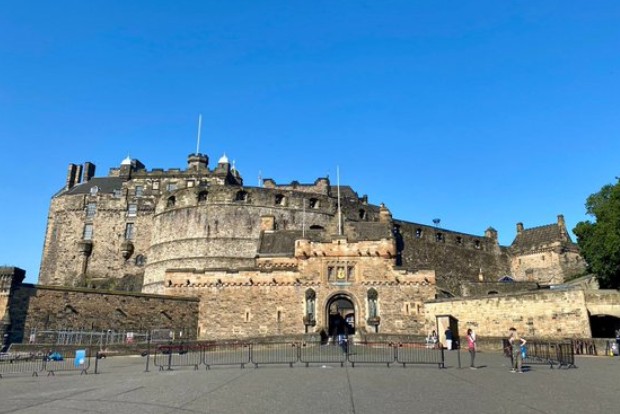 Scotlands Edinburgh Castle reopens