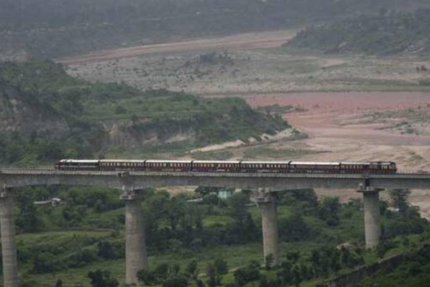 Chenab rail bridge to be ready by next year