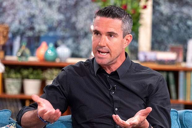 Pietersen shares cozy Sunday picture by fireplace on social media