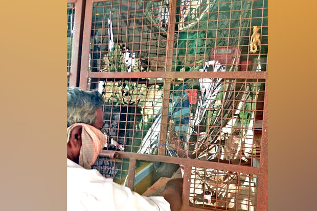 Plastic sheets in place of PPEs provided to safeguard Tasmac staff