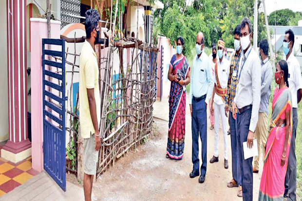 Collector checks quarantined persons’ homes Collector checks quarantined persons’ homes
