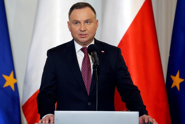 Polands leader sworn in for 2nd term amid virus precautions