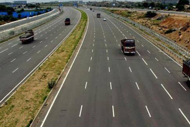 Tamil Nadu: Crack develops on Hosur flyover, traffic diverted on Chennai-Bengaluru highway Tamil Nadu: Crack develops on Hosur flyover, traffic diverted on Chennai-Bengaluru highway