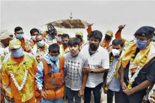 Karnataka shepherd, marooned five days on river island, rescued