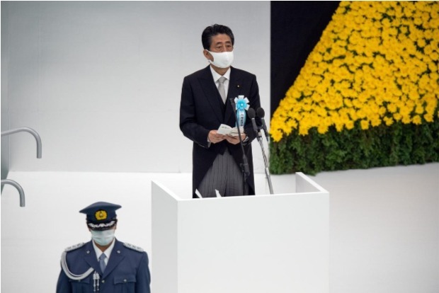Japans Abe, on WW2 anniversary, vows not to repeat war, sends offering to shrine
