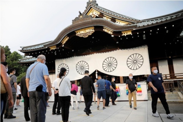Amid heat and COVID-19, Japanese visit Yasukuni on WW2 anniversary