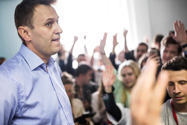 Poisoning Putin critic Navalny too ill to be moved to Germany: Russian doctors