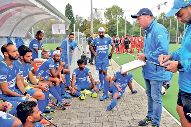 Hockey players begin training with basic activities Hockey players begin training with basic activities