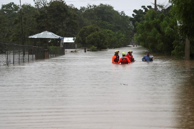 Thousands evacuate as dueling storms take aim at US Gulf Coast Thousands evacuate as dueling storms take aim at US Gulf Coast