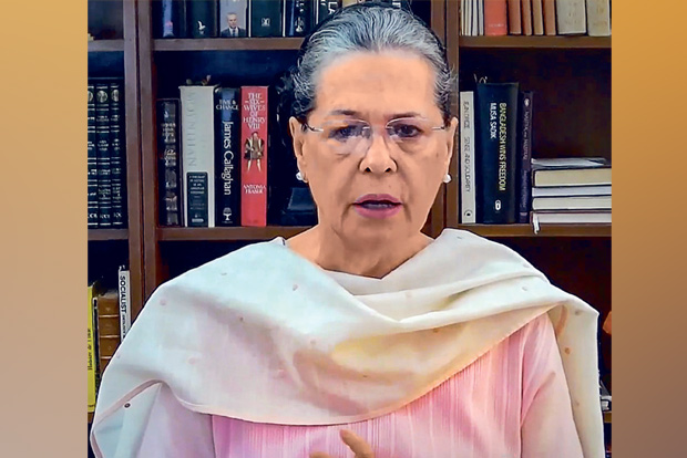 Sparks fly at CWC meet, but reluctant Sonia to remain at helm Sparks fly at CWC meet, but reluctant Sonia to remain at helm