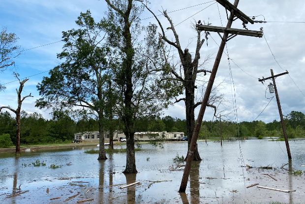 Hurricane Laura slams Louisiana, kills six, but less damage than forecast Hurricane Laura slams Louisiana, kills six, but less damage than forecast