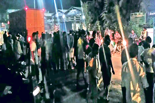 4 held for making country bombs after blast injures two