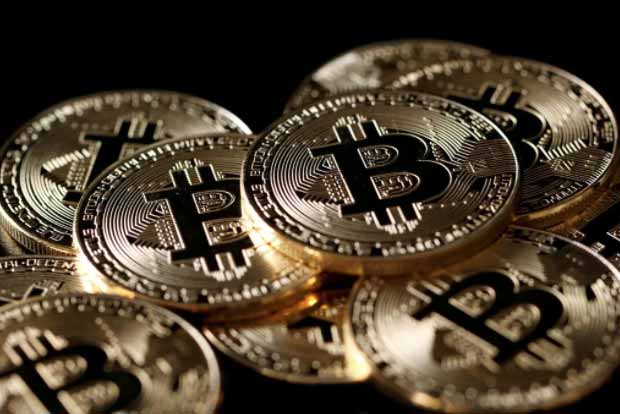 Bitcoin price trades at USD 19,900, sets new record