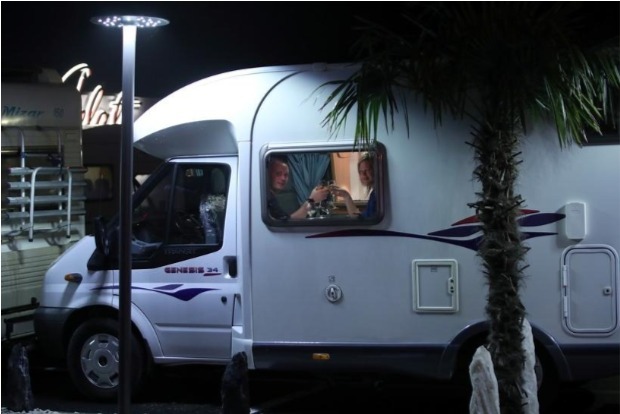 Meals on wheels: Camper van dining beats lockdown rules