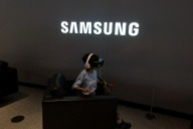 Samsung phone-based combat information device to help military