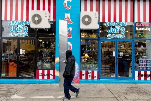 Metallic monolith pops up outside Pittsburgh candy store Metallic monolith pops up outside Pittsburgh candy store