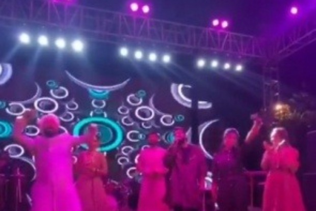 Sachet-Parampara send out love vibes in first concert after marriage