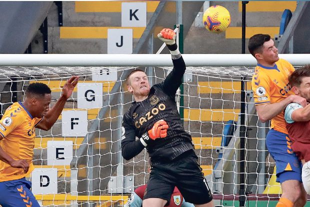Goalkeepers shine as Everton and Burnley take a point each