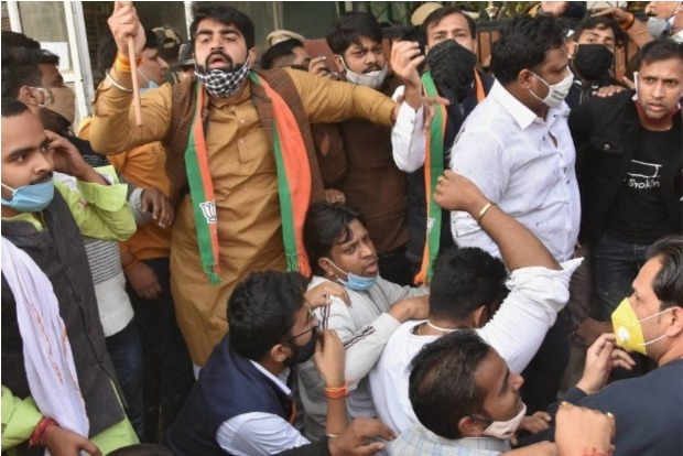 BJP, AAP Spar Over attack on Sisodias House, Police File Case