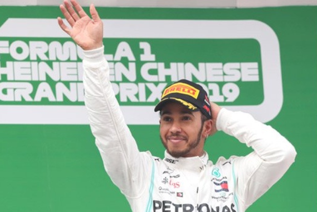 Hamilton Recovers From Covid-19, to Take Part in Abu Dhabi GP